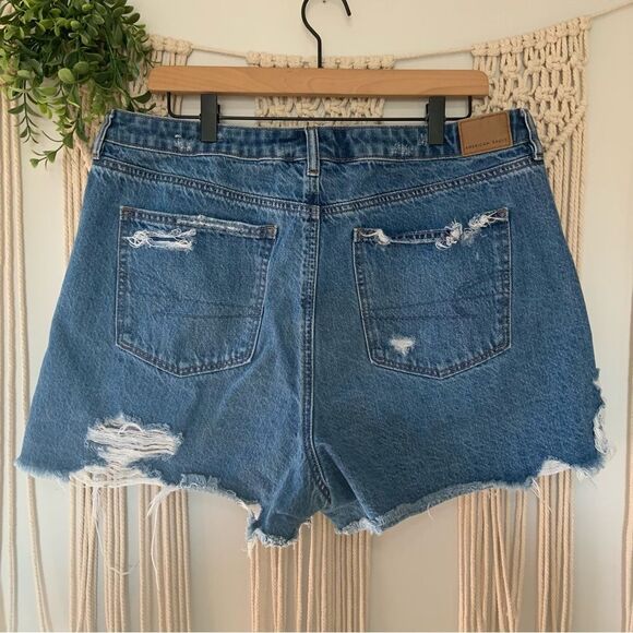 AMERICAN EAGLE Distressed Raw Hem Mom Jean 100% Cotton Denim Shorts 18 - Picture 2 of 13